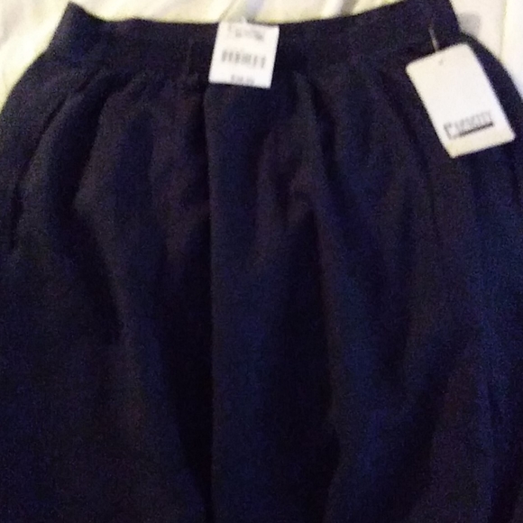 NWT 18W Capacity black button down side - Picture 3 of 3